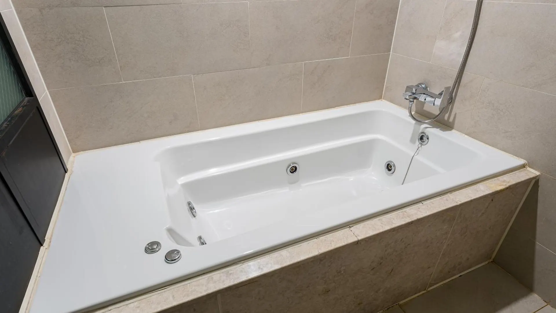 Browndot Hotel Incheon Songdo 4*,